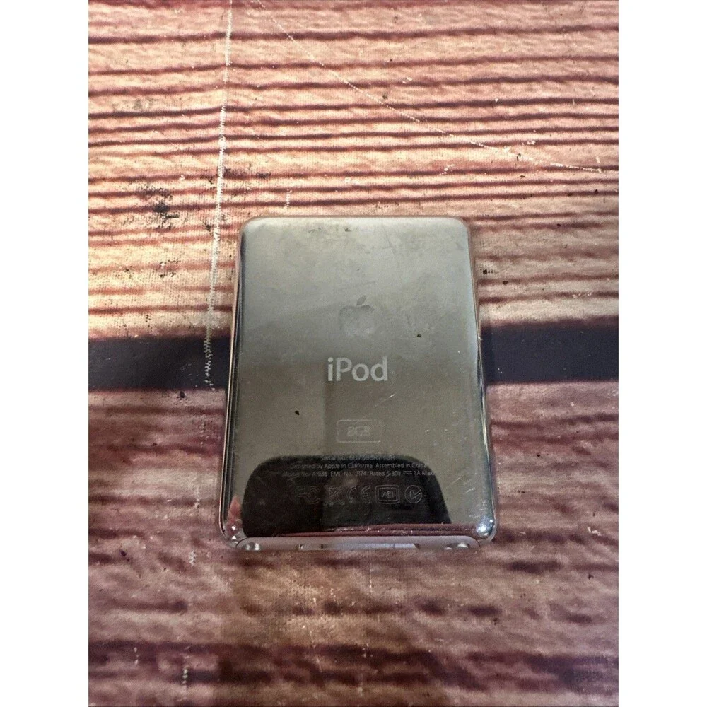 Apple iPod Nano 3rd Generation 8GB A1236 - WORKING